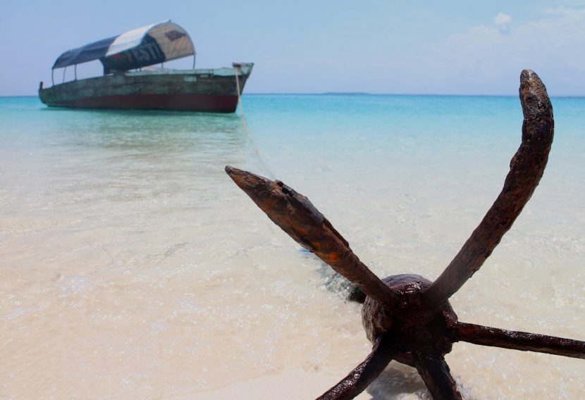8 Tips for Anchoring on a Sandbar